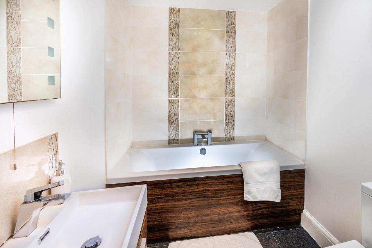 Modern & Spacious 2-Bed Flat With Secure Parking 독서 외부 사진