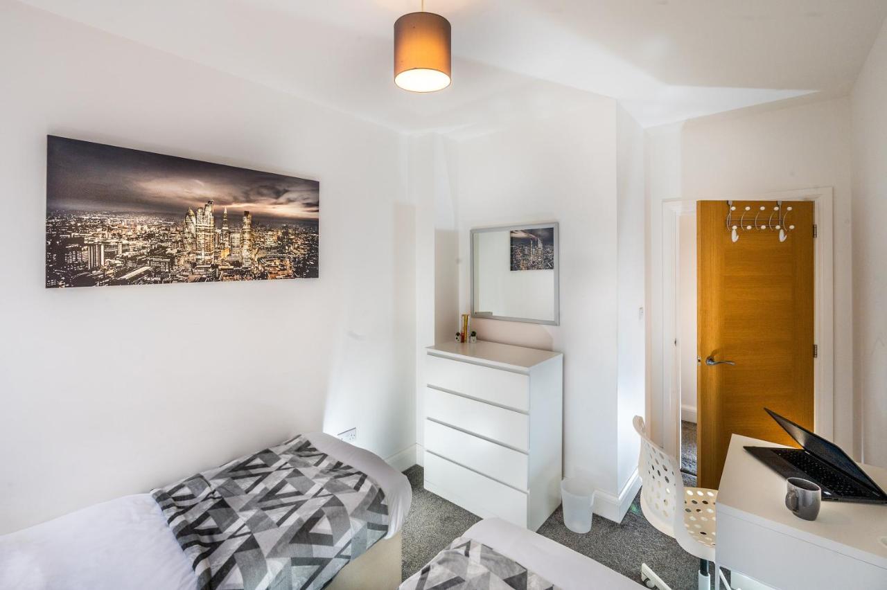 Modern & Spacious 2-Bed Flat With Secure Parking 독서 외부 사진