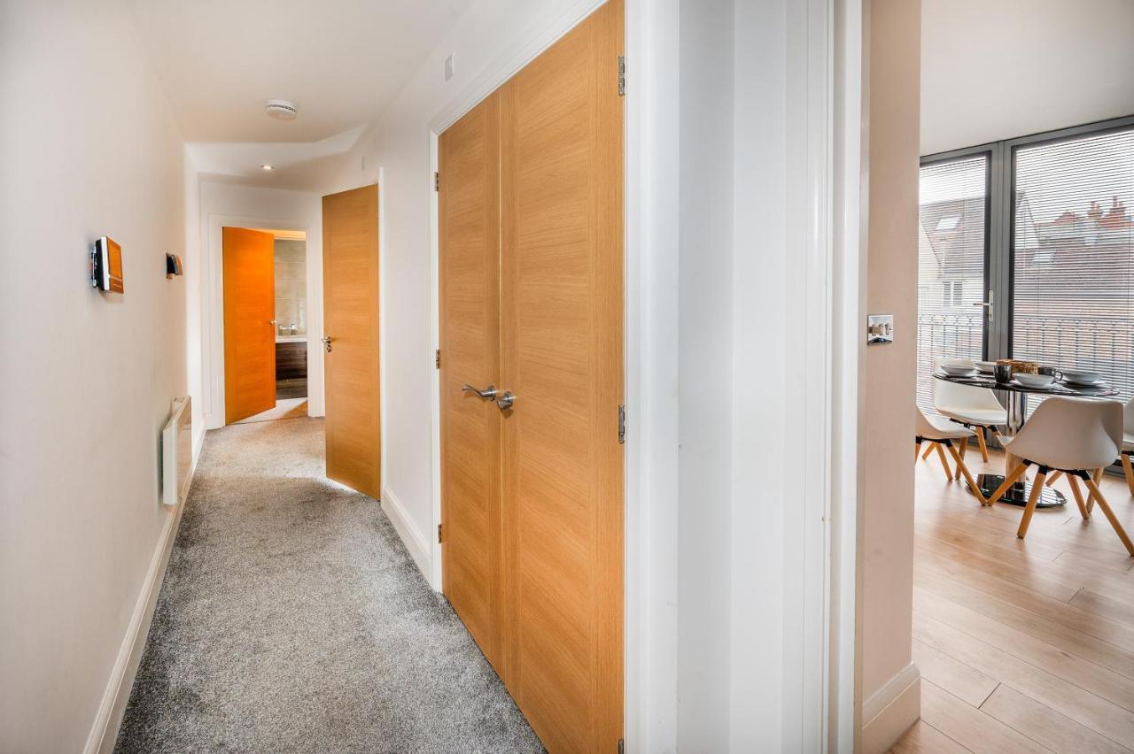 Modern & Spacious 2-Bed Flat With Secure Parking 독서 외부 사진